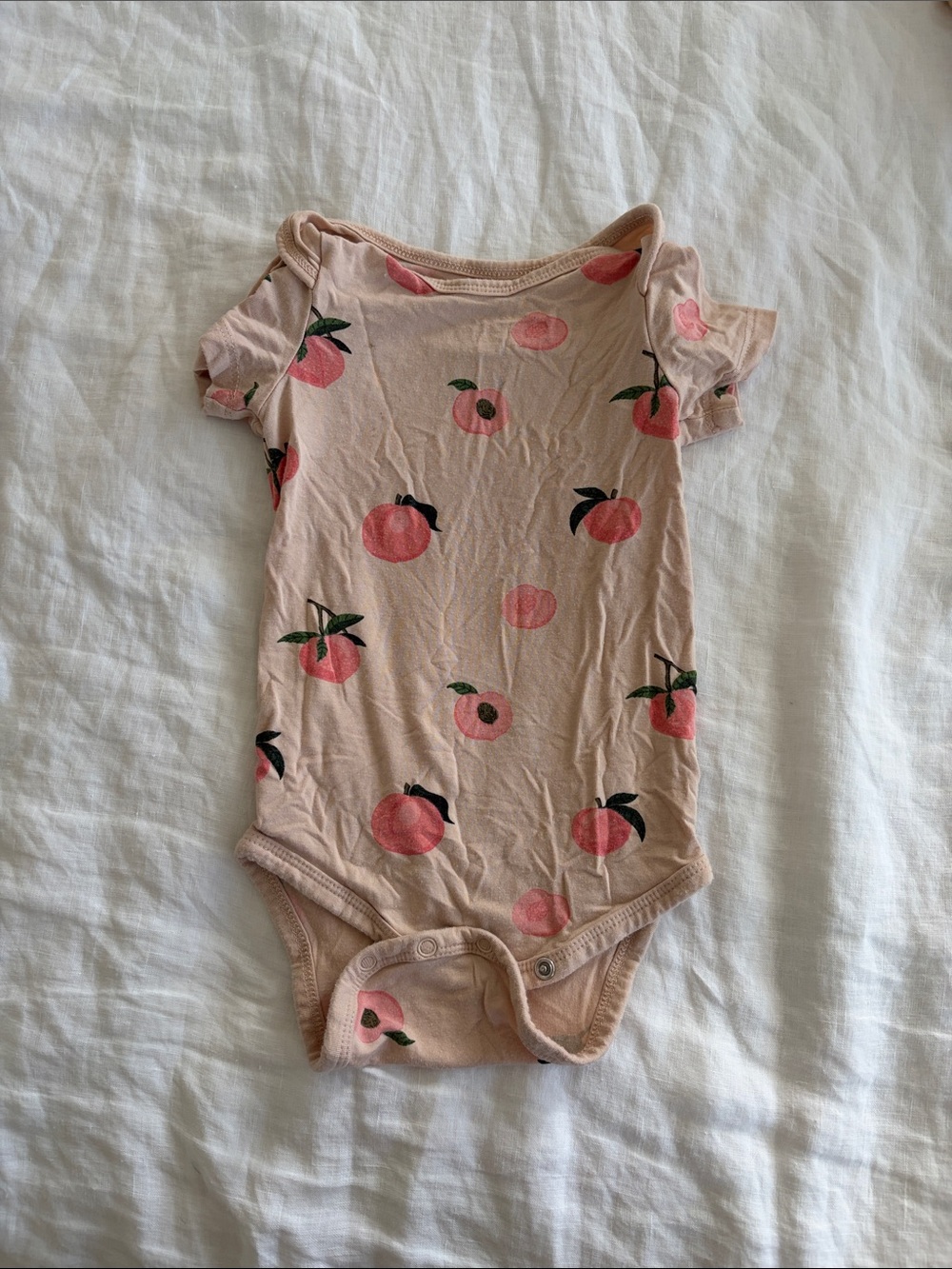 Kyte BABY Peach-Print Short Sleeve One-Piece in Light Peach